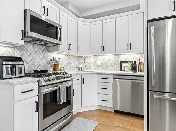 120 Bremen St APT 1, Boston, MA 02128