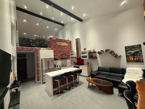 18003 Tiara St, Encino, CA 91316