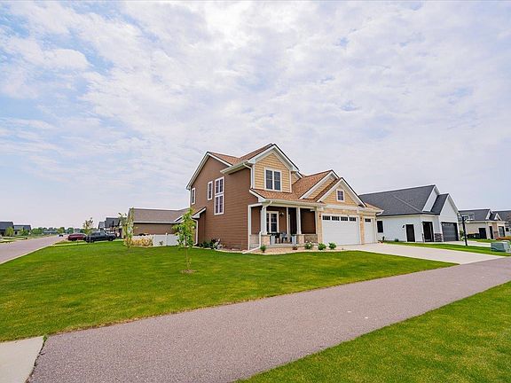 3rd image of 204 Chickadee Ln