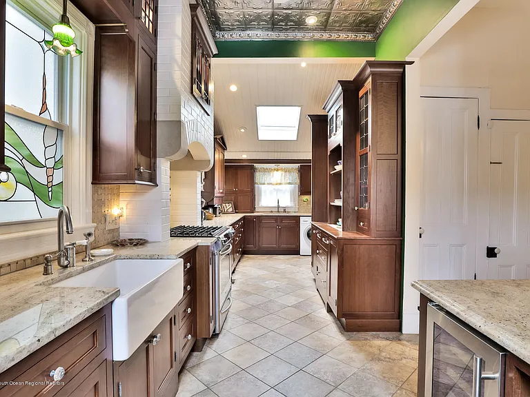44 Webb Ave — Photo 12