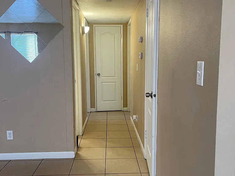 90 N 19th Ave #D — Photo 11