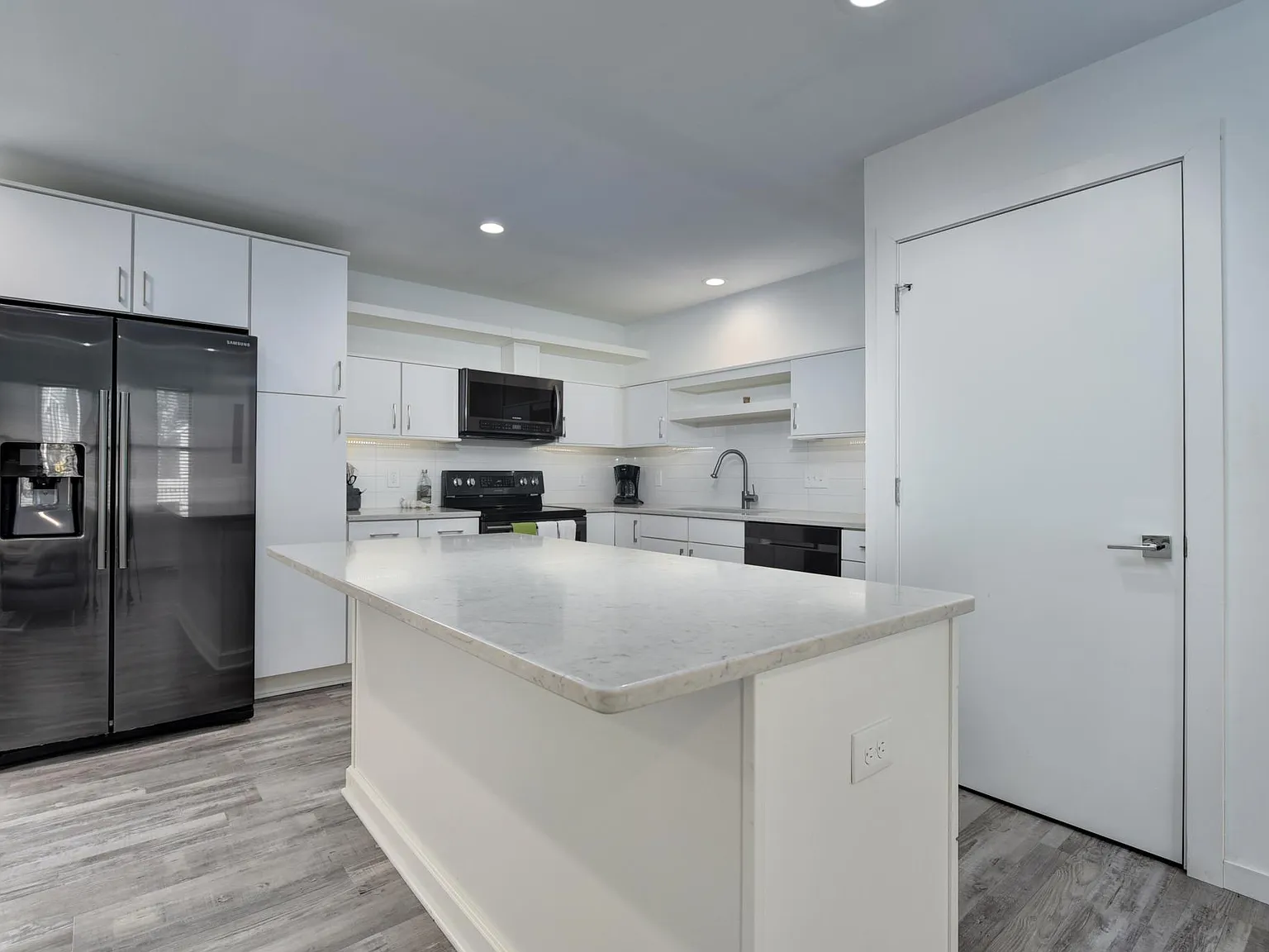 2 bed, 1020 sqft, $2,475 — Photo 3