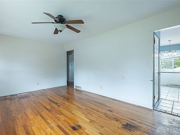 4th image of 4821 Eastgate Ave