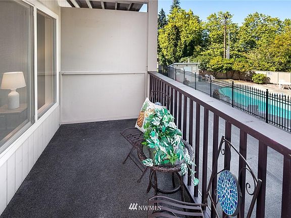 4th image of 130 105th Ave SE APT 118