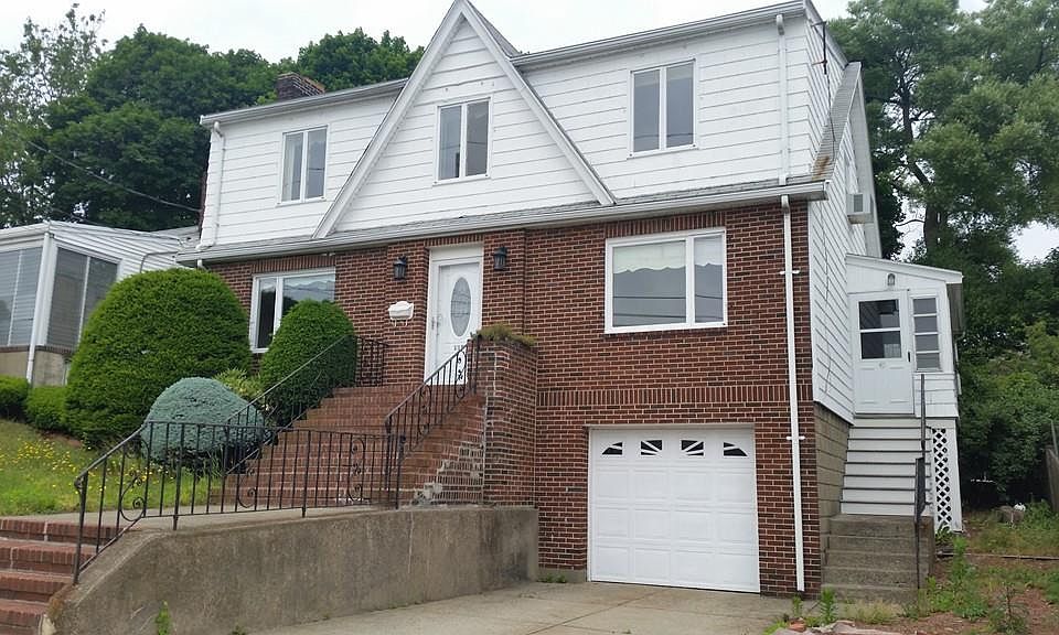 2nd image of 115 Suffolk Ave