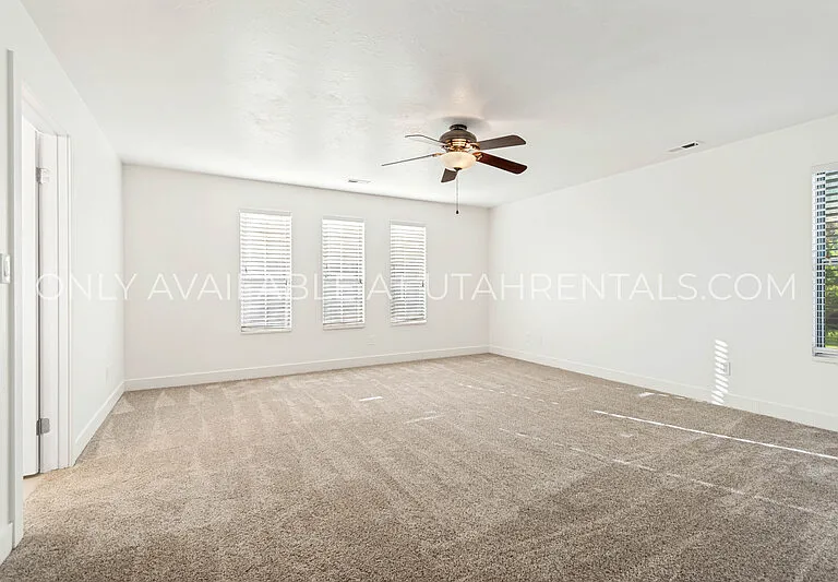 960 N Eastview Dr — Photo 19