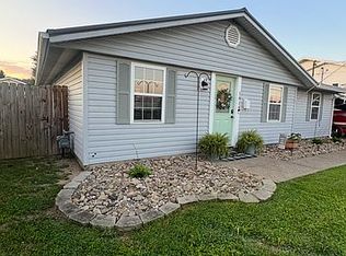 1814 Elizabeth St, Belpre, OH 45714