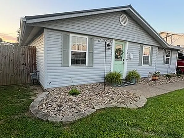 1814 Elizabeth St, Belpre, OH 45714