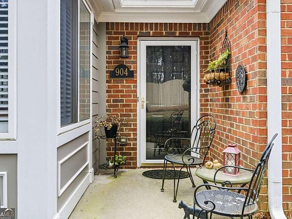 2nd image of 904 Burnt Hickory Cir NW #7