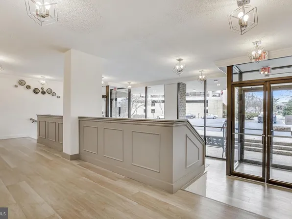 4 Monroe St, Rockville, MD