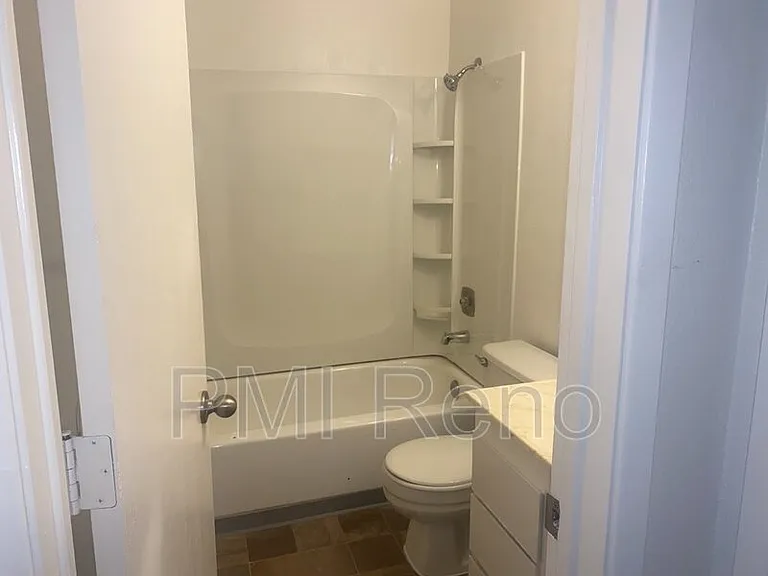 1015 Locust St #C — Photo 6
