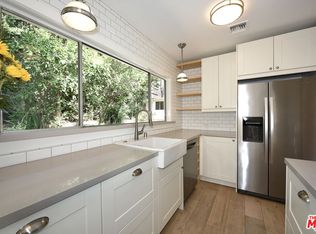 8345 Ridpath Dr, Los Angeles, CA 90046