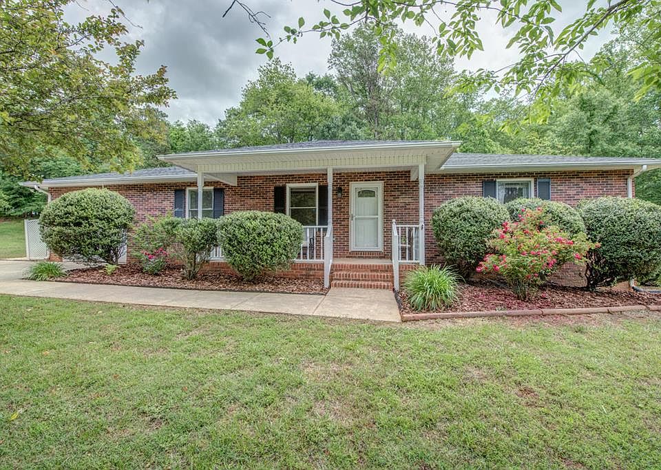 1st image of 104 N College Manor Dr