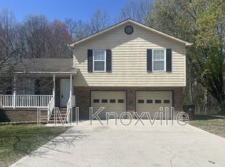 2623 Crestpark Rd, Knoxville, TN 37912