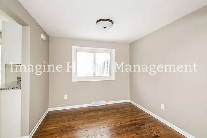 3 bed, 1.5 bath, 1512 sqft, $2,395 — Photo 4