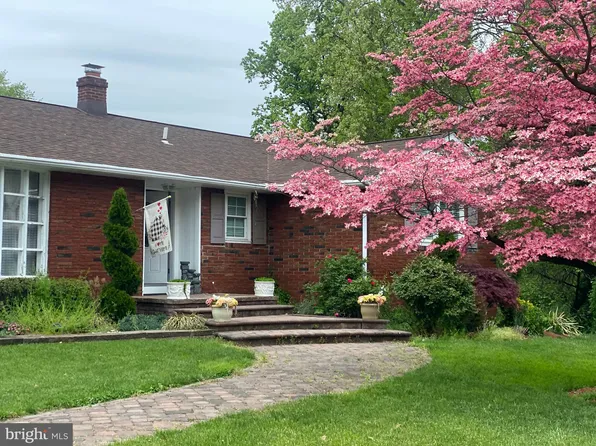 5705 River Rd, Pennsauken, NJ 08110