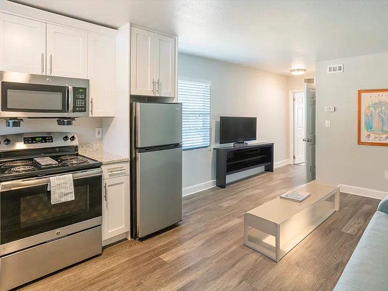 301 S Gomez Ave #G — Photo 2