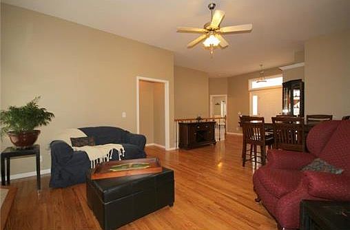 4th image of 213 Essex Dr