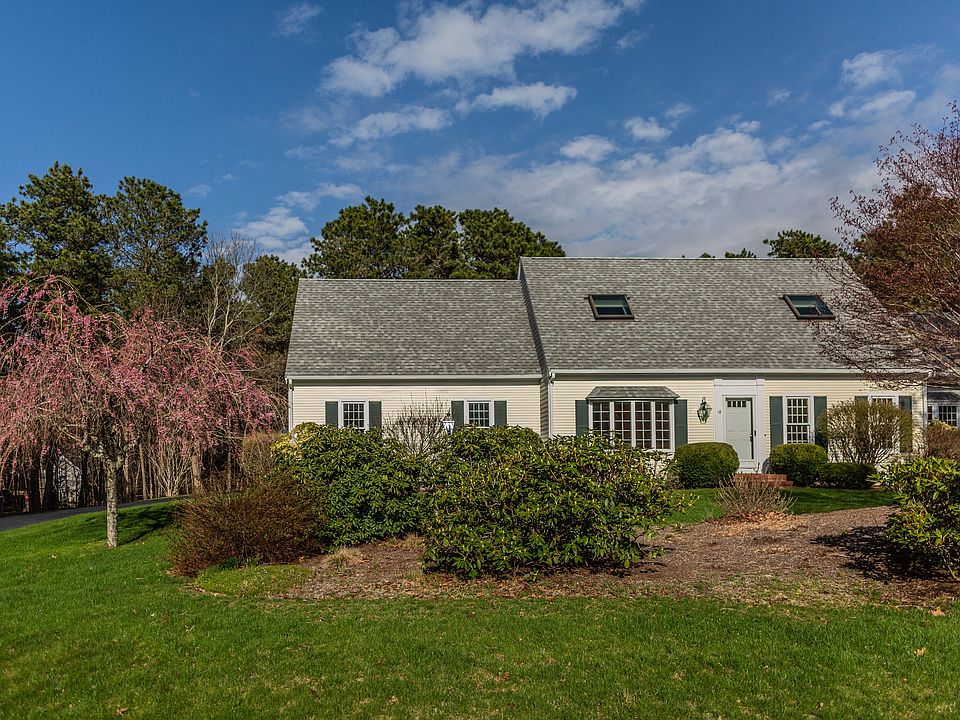 1st image of 18 Nicholas Dr