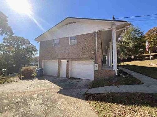 2nd image of 1217 Rockwood Ln