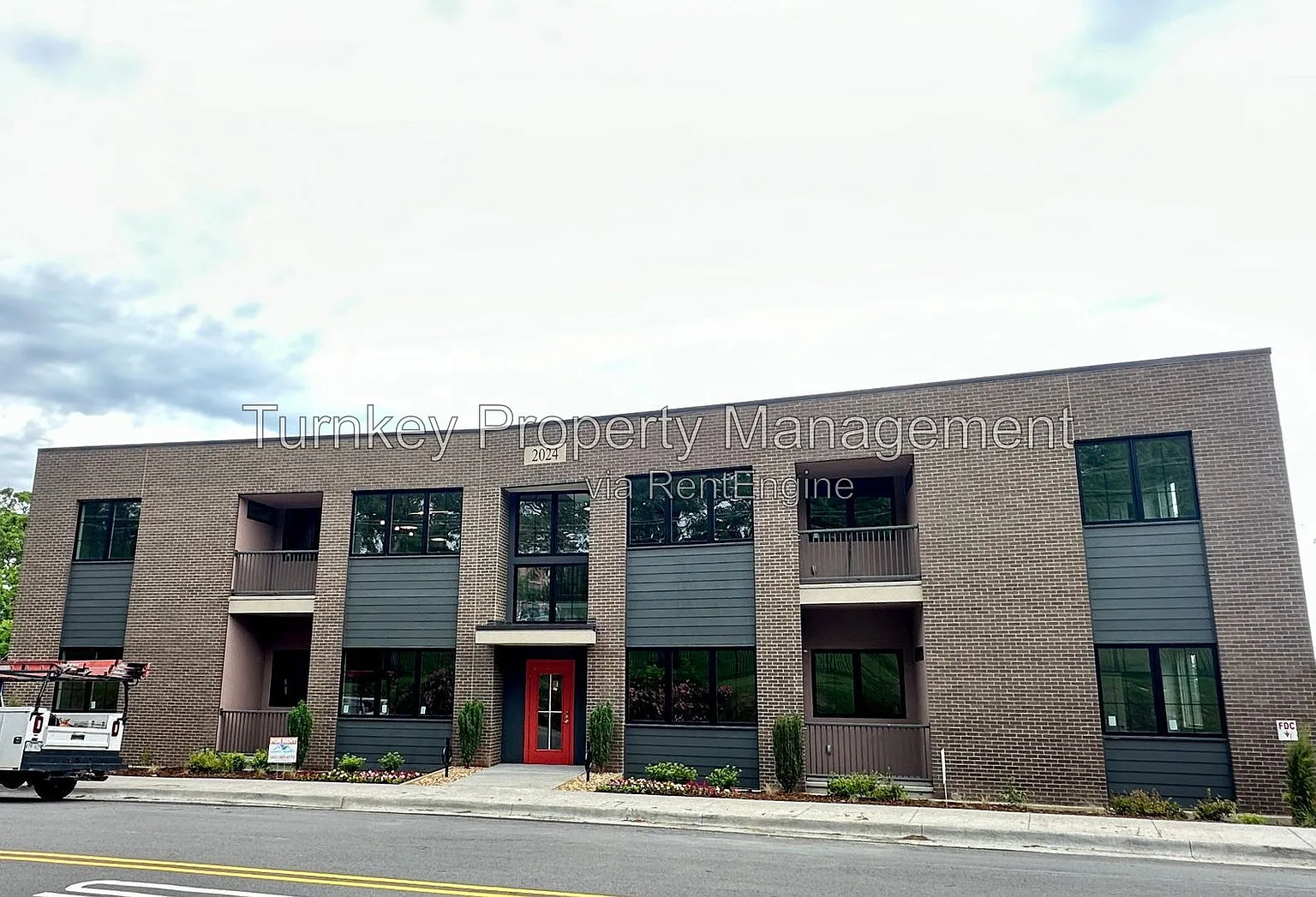 1 bed, 1.0 bath, 746 sqft, $1,225 — Photo 1