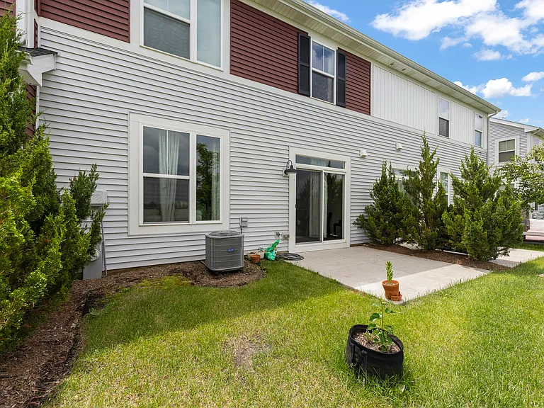4200 Calder Ln — Photo 4