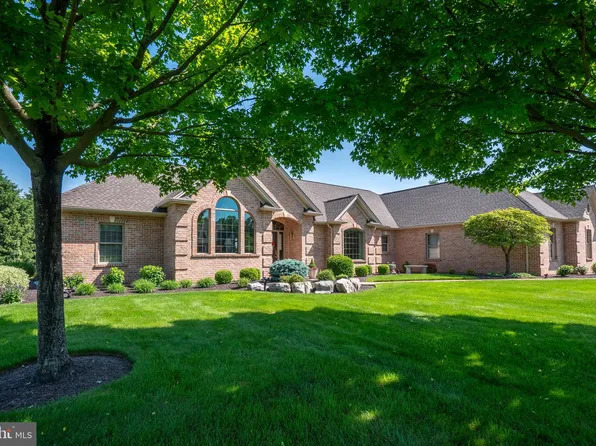 2053 Charles Dr, Hellertown, PA 18055