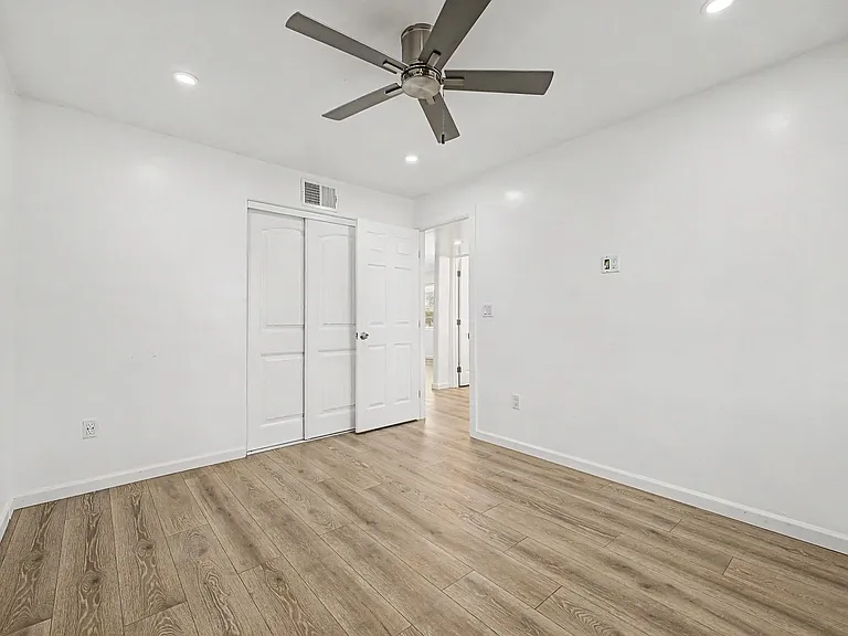 2309 N Columbus Blvd — Photo 17