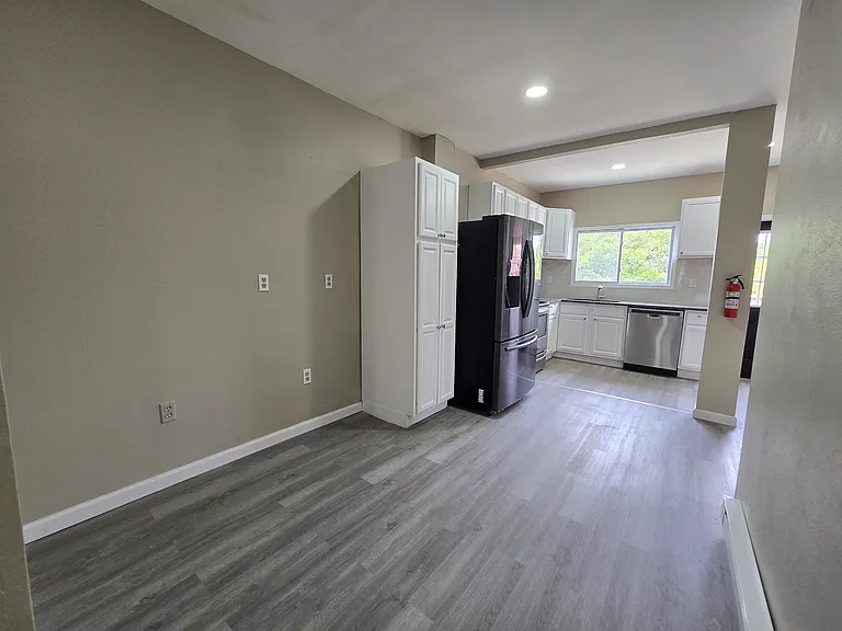 735 Main St #1 — Photo 9
