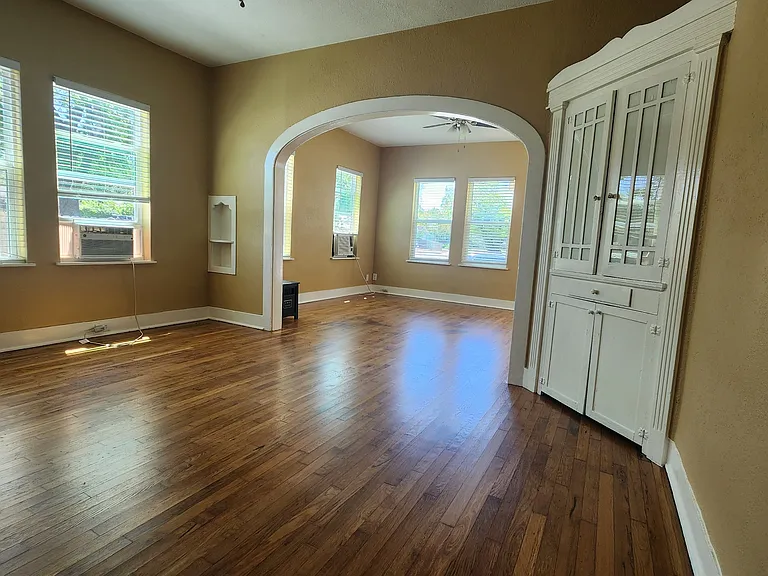 801 W Hollywood Ave — Photo 3