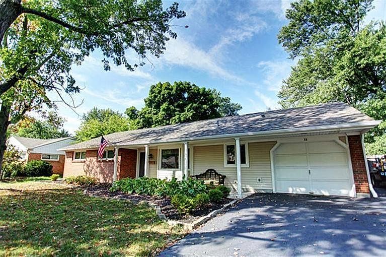 1st image of 32 Blackstone Dr