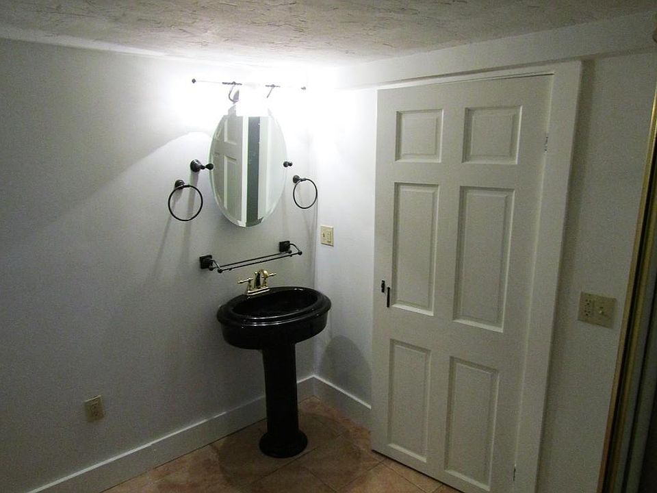 2nd image of 17 Perkins St