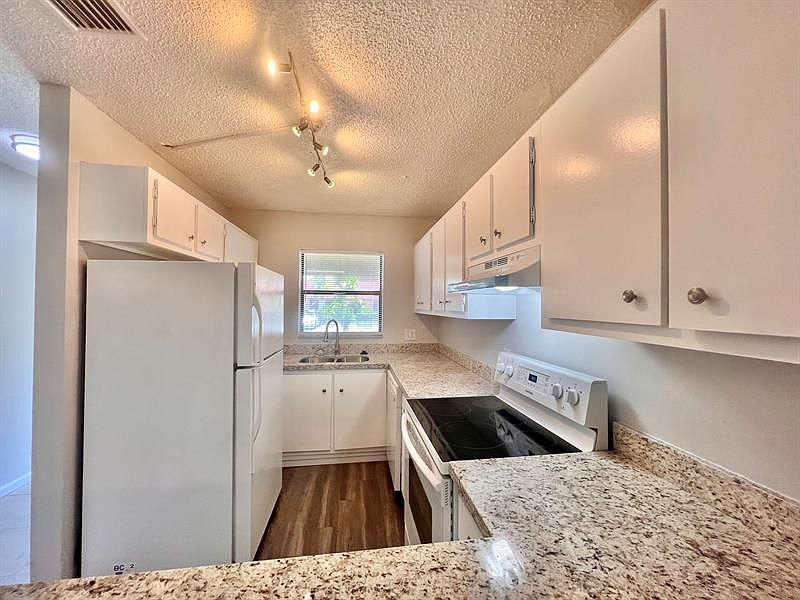 1st image of 480 Glenwood Dr