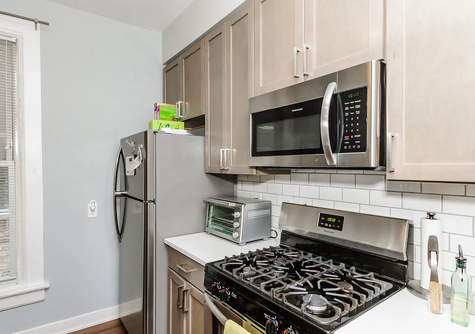 2 bed, 1.0 bath, 864 sqft, $2,500 — Photo 2