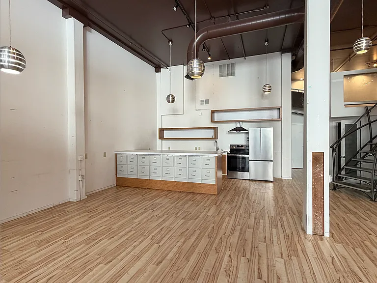 417 W 1st Ave #1A — Photo 2