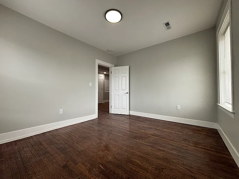 70-202 Circular Ave #303 — Photo 4