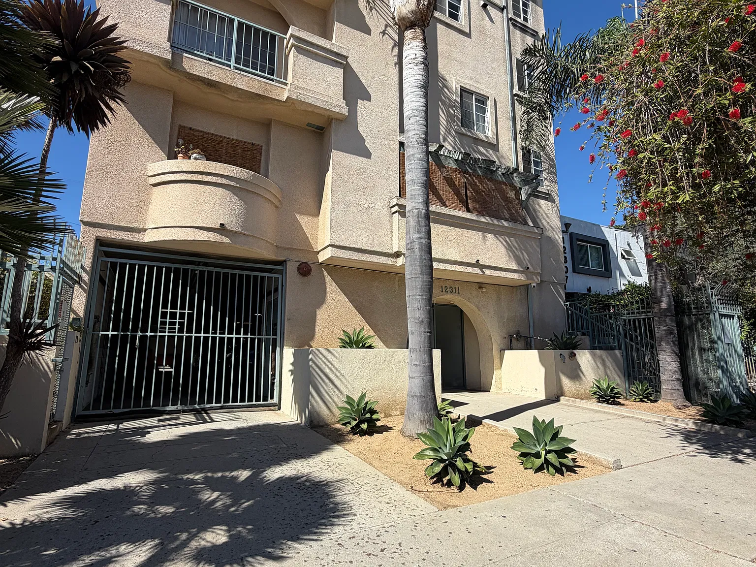 3 bed, 1200 sqft, $5,000 — Photo 1
