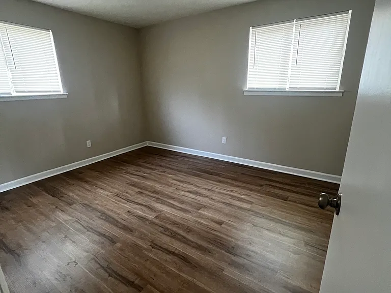 930 Forrest Ave #2 — Photo 6