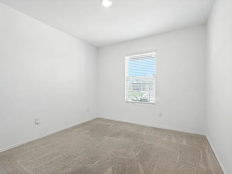 1653 Bluffview Dr — Photo 16