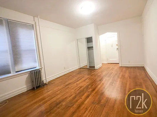 Rented by Realty 2000 Corp | media 6