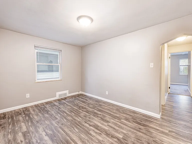 304 Boggs Ave — Photo 9