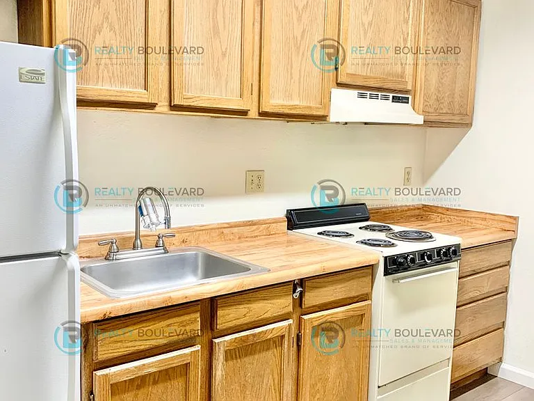 231 1st St — Photo 7