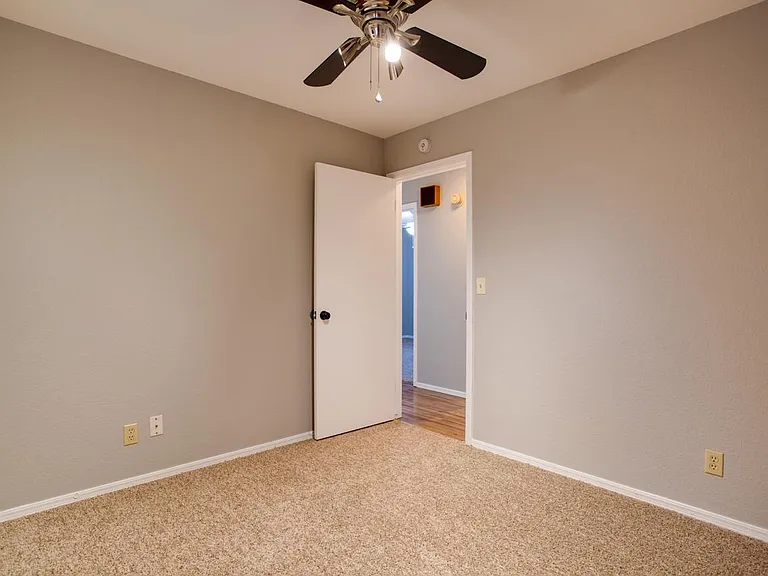 2613 Liberty Ln — Photo 10