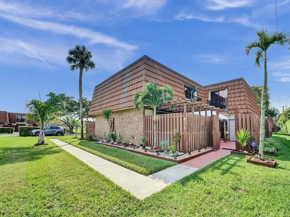 831 SW 120th Way, Davie, FL 33325