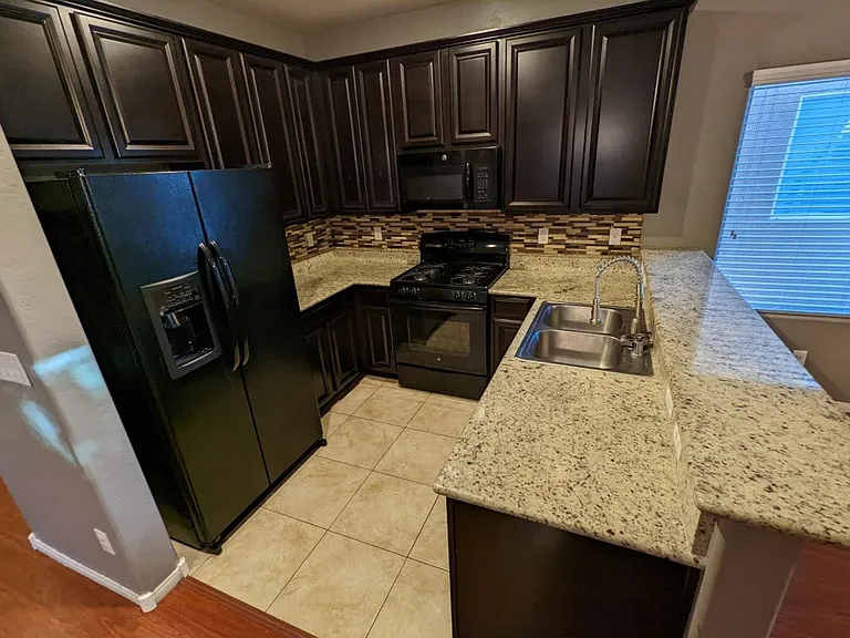 7760 Floral Fabric Ct — Photo 9