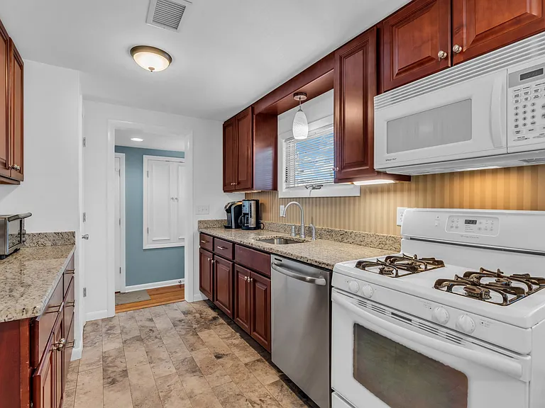 127 Trenton Ave — Photo 14