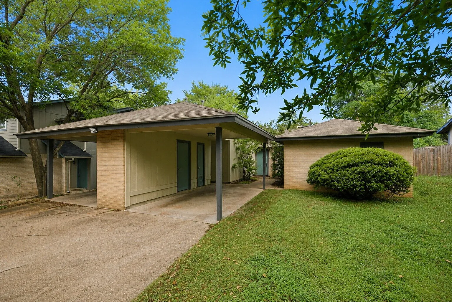 2 bed, 1.0 bath, 884 sqft, $1,395 — Photo 1