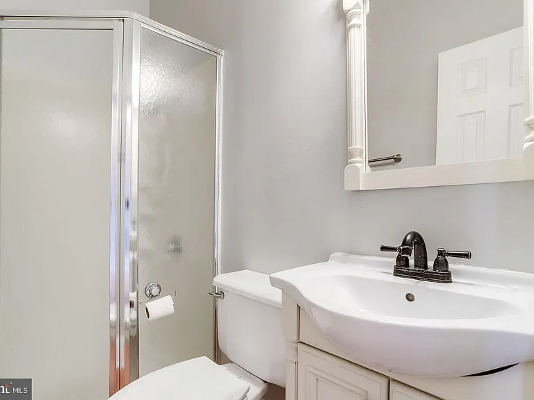 1417 G St NE — Photo 12