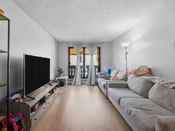 3911 1st St NE #7, Calgary, AB T2E 3E2