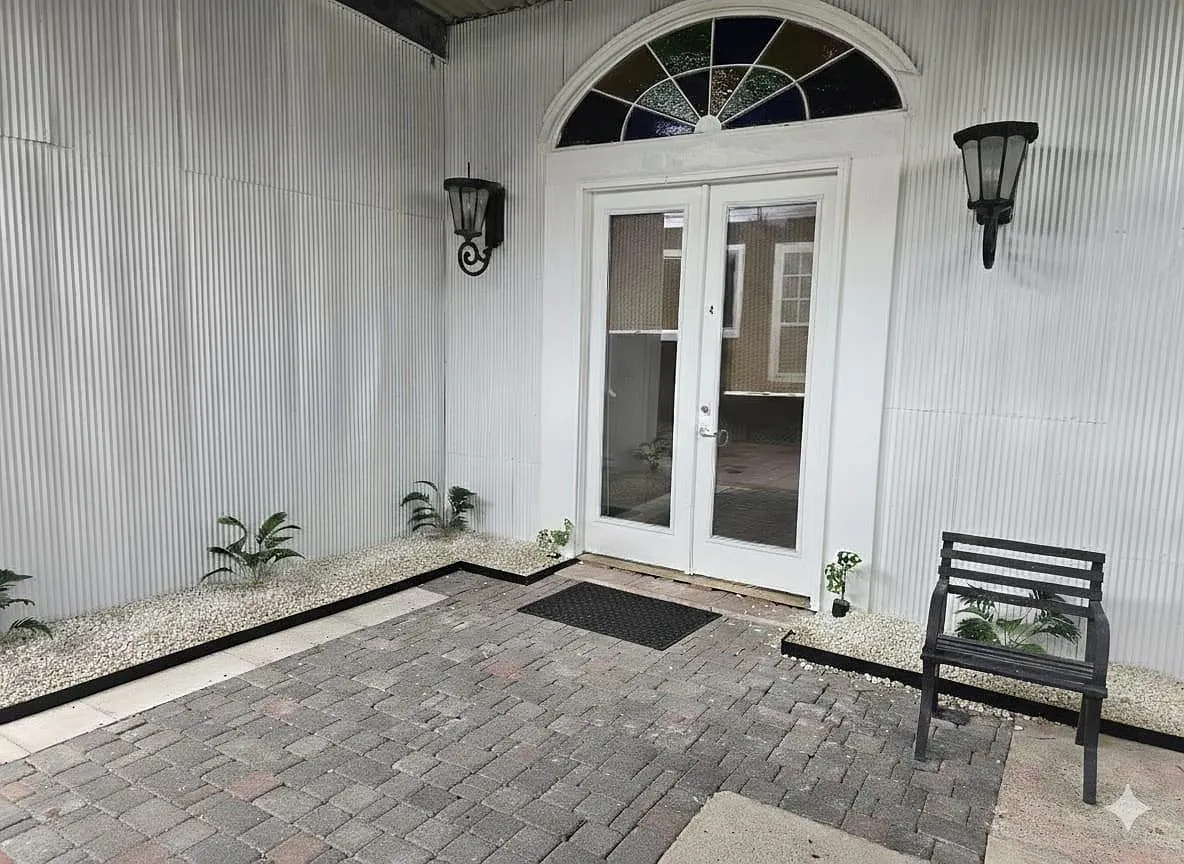 3 bed, 2.0 bath, 1069 sqft, $3,500 — Photo 2
